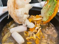 -菌海森林·非遗野生菌火锅(西山区滇池路摩根道店)