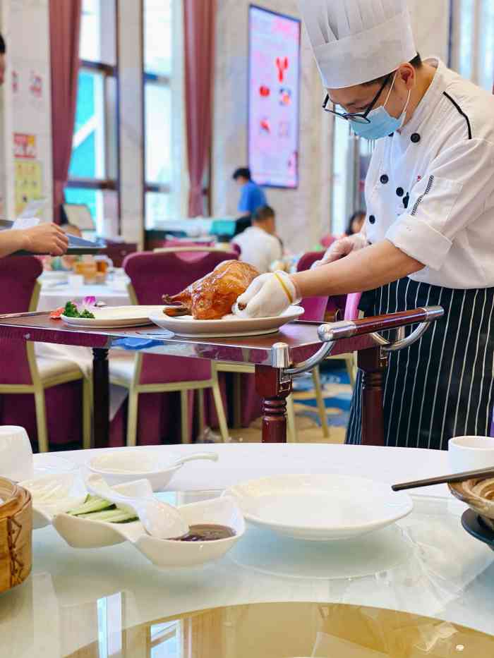 圣丰盛宴酒家-"[薄荷]环境:舒服,干净,大厅很大!最特.