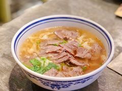 牛肉刀削面-破瓦寒窑·地摊烤羊排