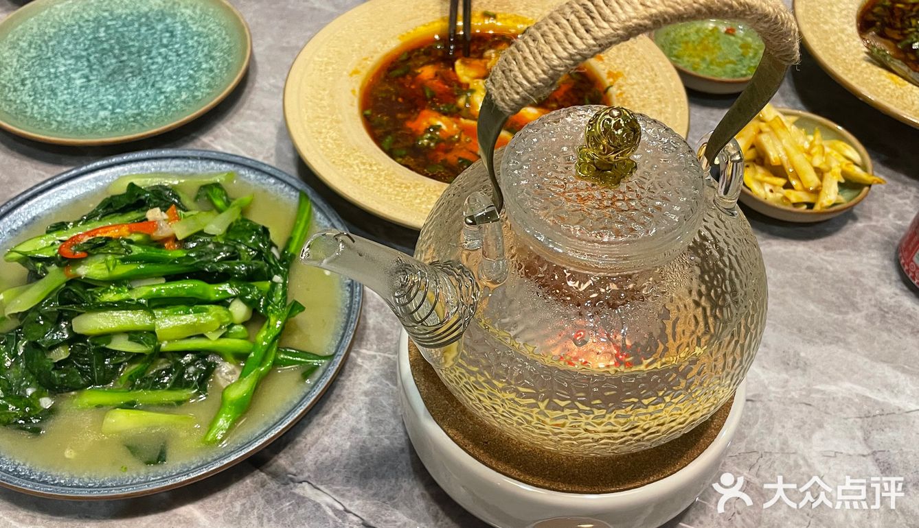 姐妹聚会，吃吃喝喝
