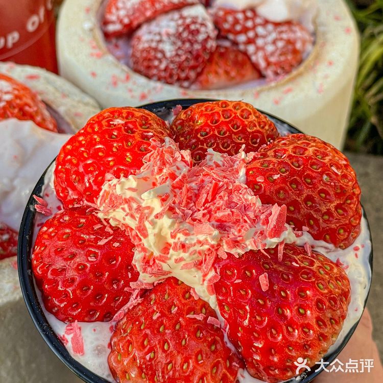 🍓🍓雪山草莓椰子冻！坠入爱河了...