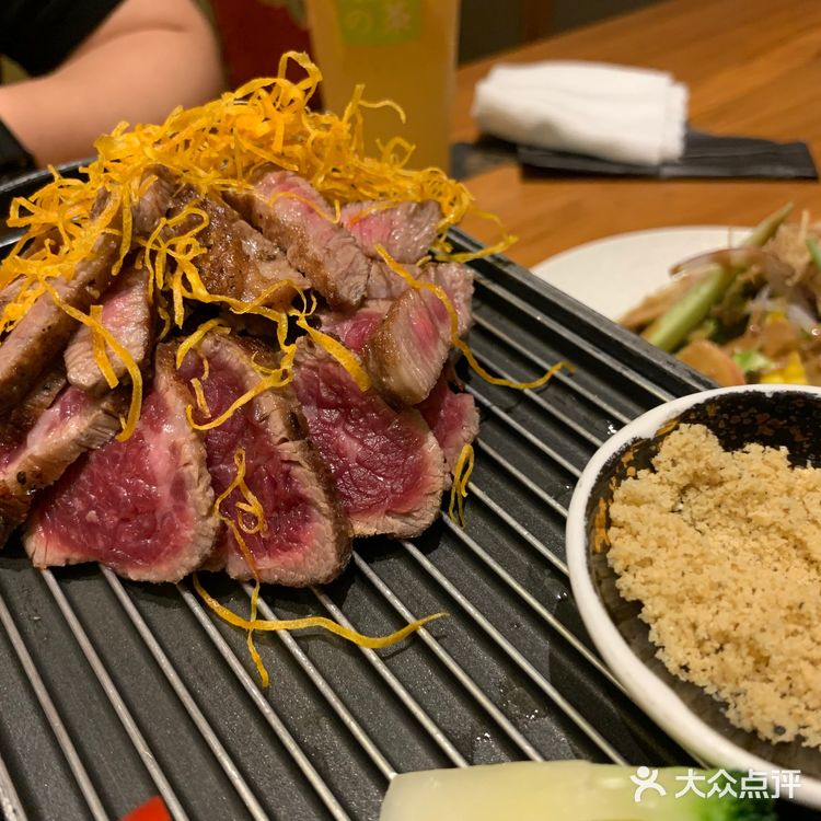 炙烤牛肉特别好，强烈安利…