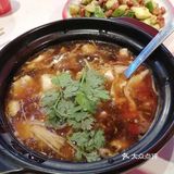 以为人不多了，没想到他家爆满。这家店有两层