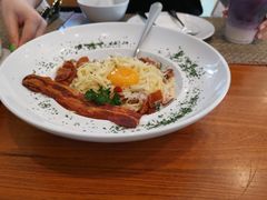 -Chom Cafe and Restaurant