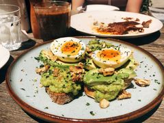 牛油果煮蛋吐司-RAC BAR(安福路店)