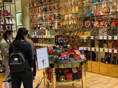 零售区-VENCHI 闻绮(广州太古汇店)