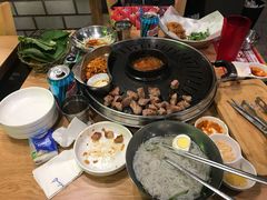 -江南猪肉商会无限续吃(弘大店)
