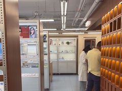 -无奔眼镜·蔡司·依视路授权店(朝阳大悦城店)