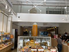面包甜点陈列柜-顶东面包花园·生日蛋糕(世博店)