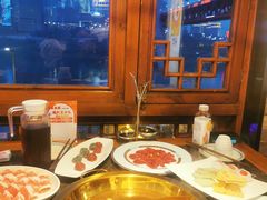 -小天鹅火锅·一线江景洪鼎旗舰店(洪崖洞店)