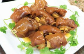 Tea-Scented Pig's Feet