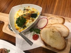 -Chom Cafe and Restaurant