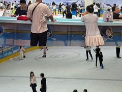 -正佳冰河湾真冰滑冰场