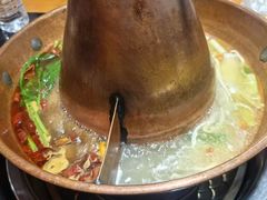 -果松木炭酸菜铜火锅·外婆参鸡汤