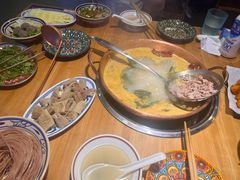 -洱火云南酸菜牛肉火锅(石景山当代商城店)