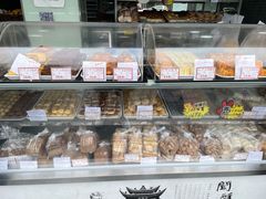 面包甜点陈列柜-闻酥园(水碾河路店)