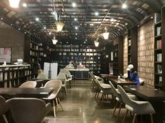 -钟书阁(松江泰晤士小镇店)