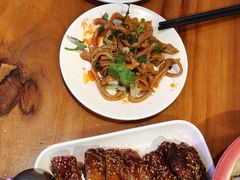 -爆炸头阿姨小四川正宗川味小吃(无任何分店)