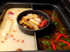-老牌坊云南鱼豆花火锅(哈西万达店)