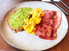 鸡蛋培根牛油果酱吐司-Wagas沃歌斯(合生汇店)