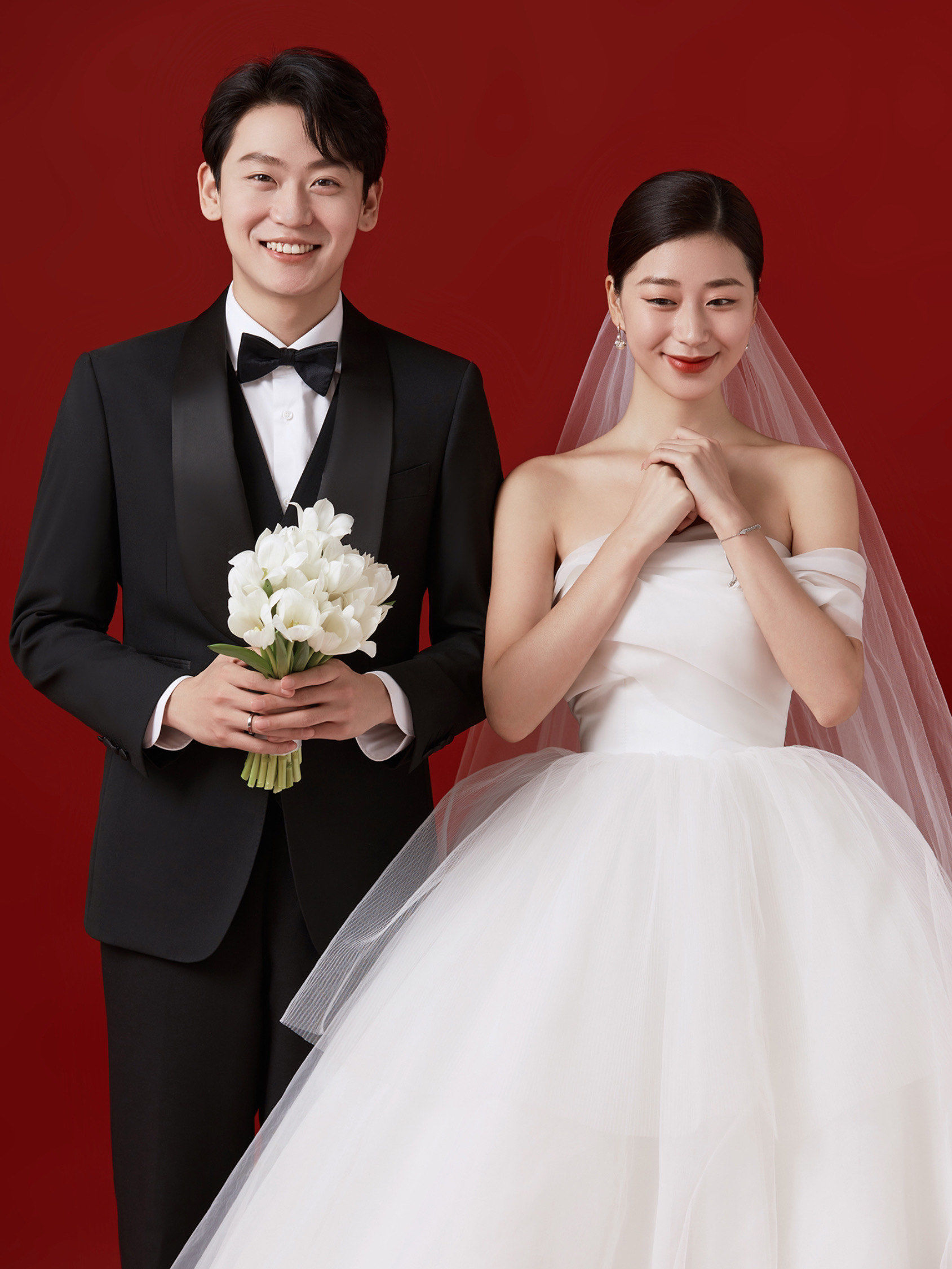 啊啊啊❗️真的好喜欢[色]越看越心动的红底婚纱照