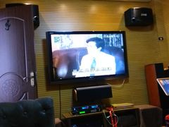 -小草屋轰趴馆别墅派对新场团建家庭聚会