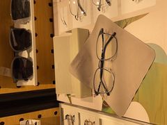 -LOOK眼镜·蔡司依视路配镜(宝山万达店)