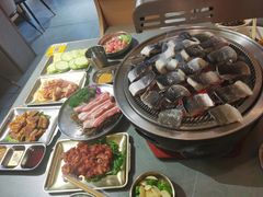 -围炉肉舍•炭烤活鳗•丹东海鲜烤肉(步行街店)