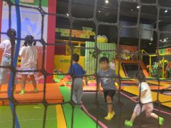 -蹦蹦跳跳(新奥购物中心店)