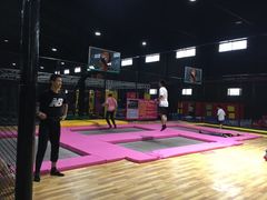 -嘿哟动霸CHUA·新潮玩运动娱乐中心·蹦床滑冰团建乐园