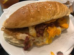 招牌咸牛肉芝士猪仔包-华嫂冰室(尖沙咀店)