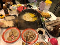 -鲜入围煮花胶鸡海鲜火锅