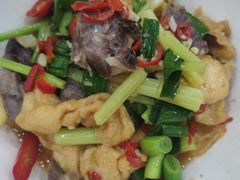 油豆腐炒剔骨肉-红色湘菜馆(春风店)