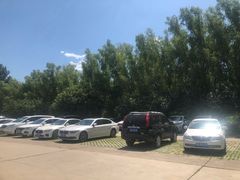 -红栌温泉山庄生态美食餐厅