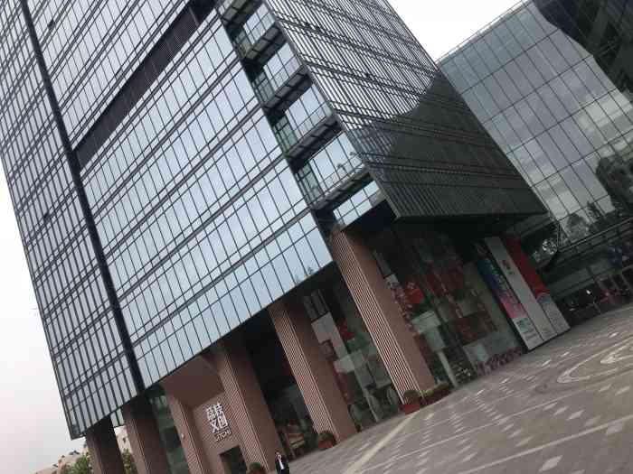 荔枝文创(荔枝广场店)-"位于江苏广电大厦一层,招牌跟显眼.广电文.