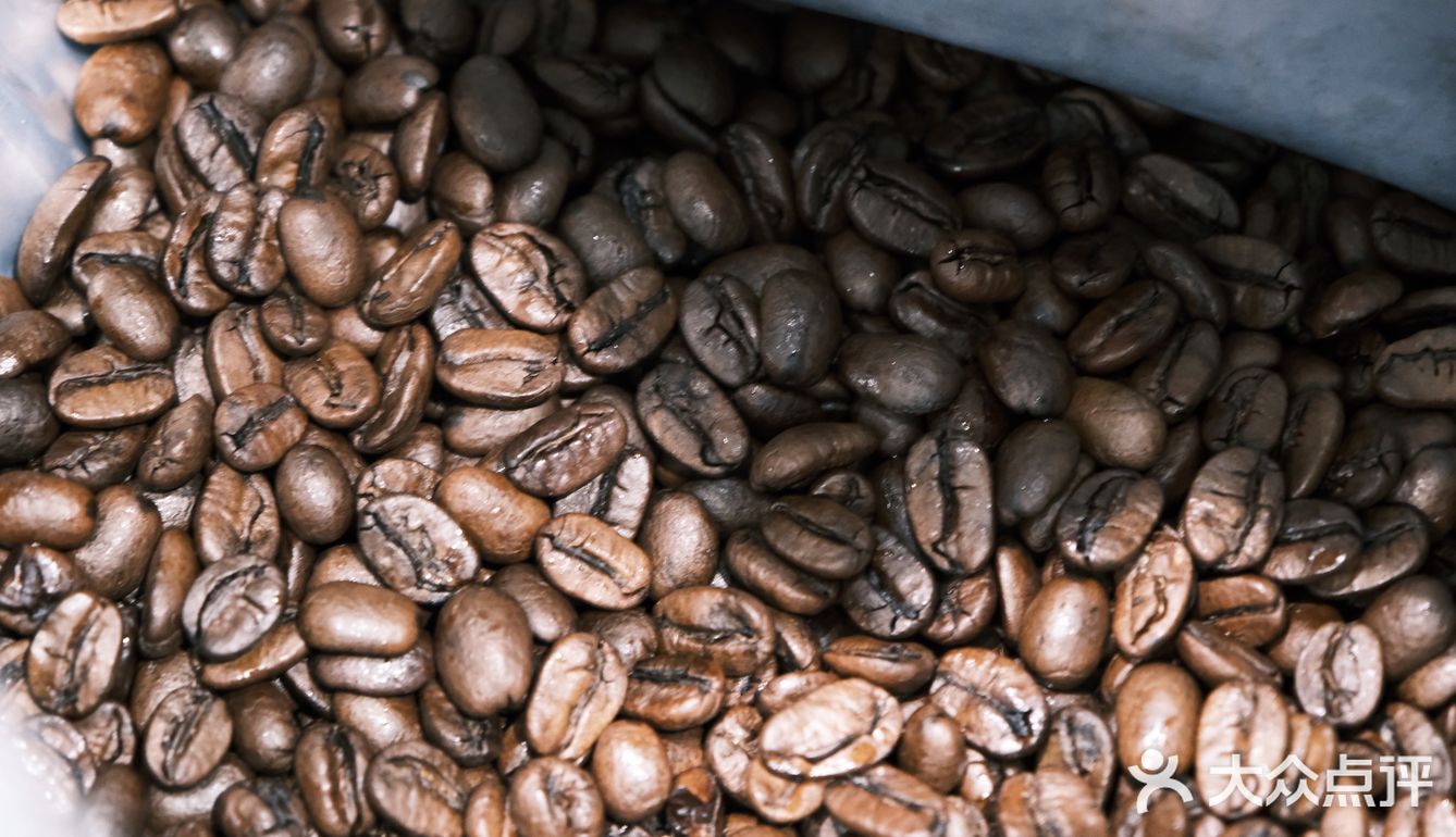 这是一家开业还不到一年的新店，却吸引了无比多