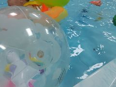 -蓝鲸奇亲子游泳俱乐部