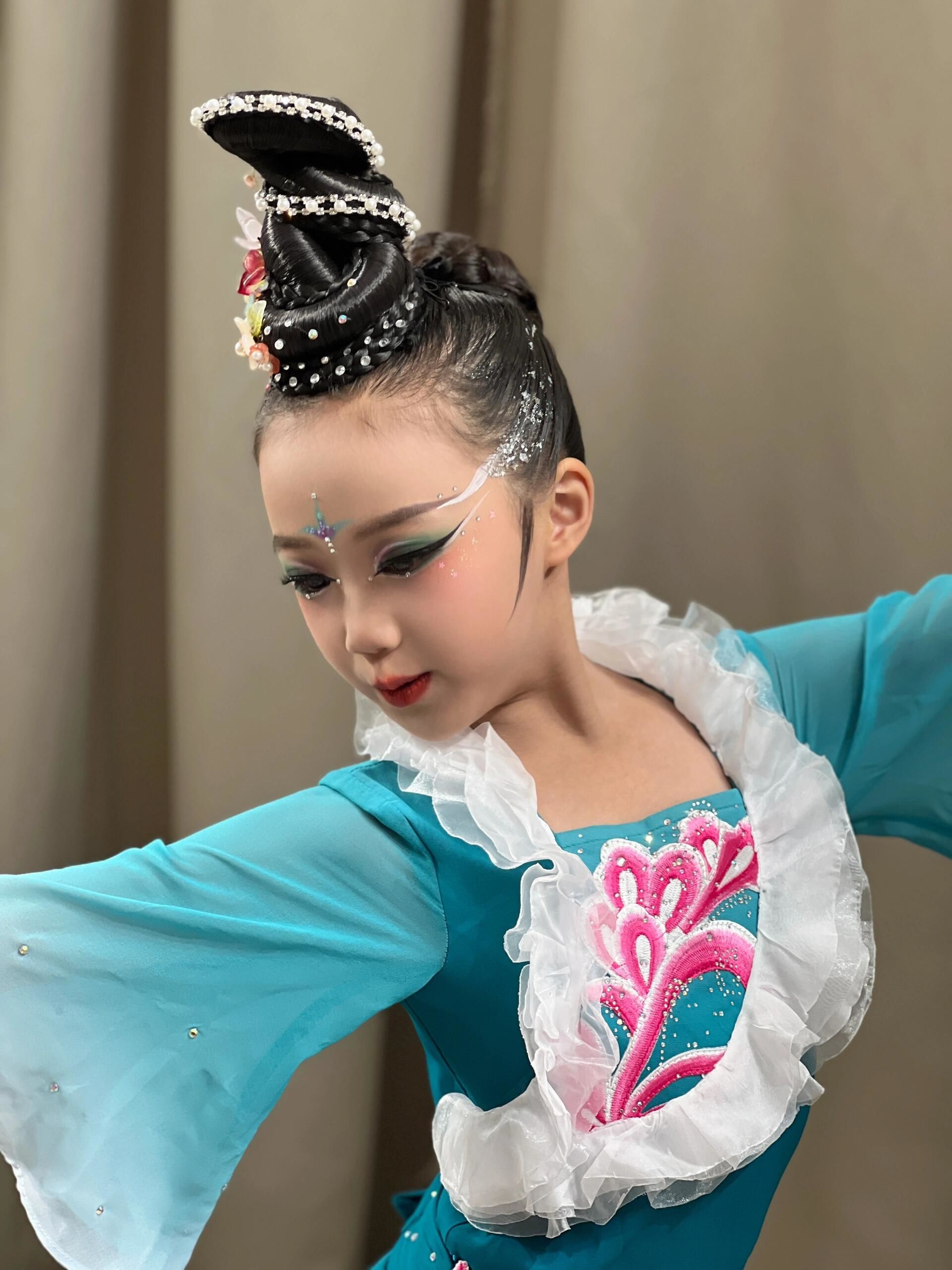 舞蹈班儿童化妆图片图片