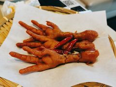骨头都不放过的鸡脚-渔语鱼酸菜鱼新川菜(来福士店)