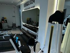 -RM GYM健身私教馆(白云元立方创意园店)