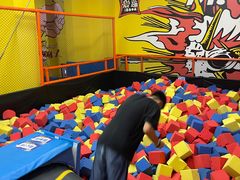 -爱蹦iBOON蹦床运动馆(江汉店)