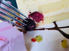 主厨甜品拼盘-YUE·6·西式融合餐厅(外滩六号店)