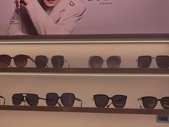 -爱视眸Eyeblling眼镜·依视路·蔡司镜片折扣店(百联南方商城购物中心)