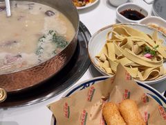 -洪氏嗨捞·广东猪肚鸡·椰子鸡火锅(西咸万象城店)