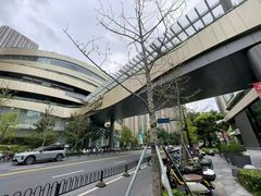 -瑞虹新天地月亮湾