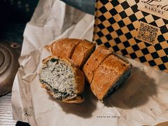 松露鱼籽法棍-Let's Taipei 非常烘焙(太古里店)