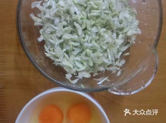 小时候学过课文《槐乡五月》，课文里介绍的用槐花做的各