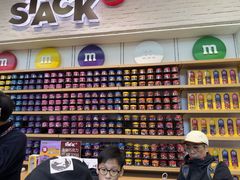 -m豆巧克力世界(上海世茂广场店)