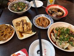 -爆炸头阿姨小四川正宗川味小吃(无任何分店)