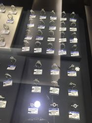 -威德钻石-克拉钻大本营(南京东路店)